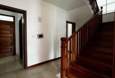 5 Bed Townhouse with En Suite in Lavington - 4