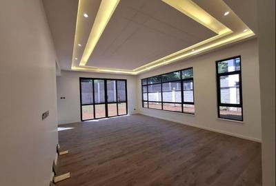 5 Bed Townhouse with En Suite in Lavington - 4