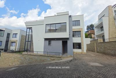 5 Bed Townhouse with Garden in Lavington - 2