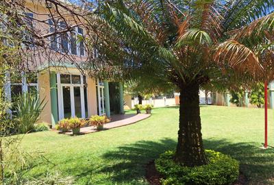 5 Bed House with En Suite in Runda