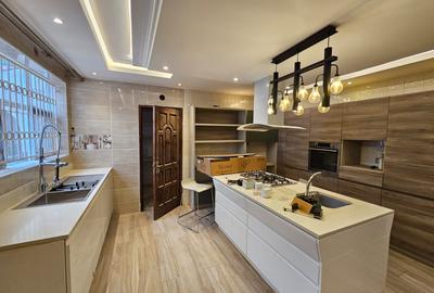 5 Bed House with En Suite in Runda - 3