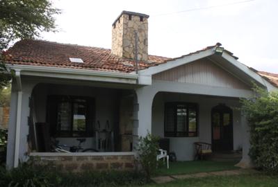 3 Bed House with En Suite at Karen - Fairacres - 2