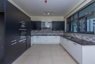 3 Bed Apartment with Staff Quarters in Parklands