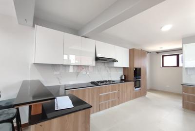 4 Bed Villa with En Suite at Membley - 4
