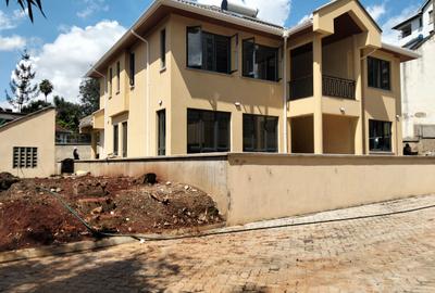 4 Bed House with En Suite in Lavington