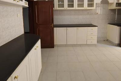 3 Bed Apartment with En Suite in Westlands Area - 2