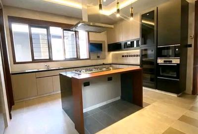 4 Bed House with En Suite in Runda - 4