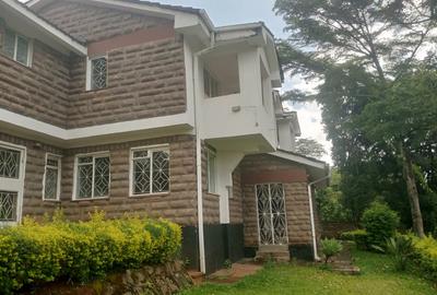 4 Bed Townhouse with En Suite in Nyari