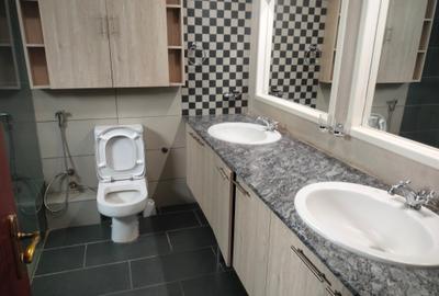 3 Bed Apartment with Gym at With Fabolous Views