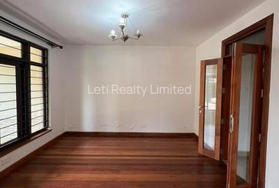 5 Bed Townhouse with En Suite in Lavington - 3
