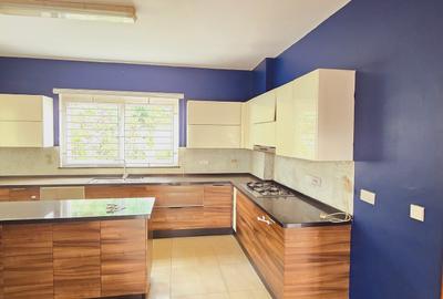 5 Bed Townhouse with En Suite at Convent Drive