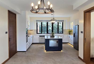 5 Bed House with En Suite in Runda - 3