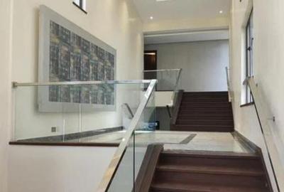 5 Bed House with En Suite in Spring Valley