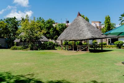 1,500 m² Commercial Property with Backup Generator at First Avenue Off Links Road