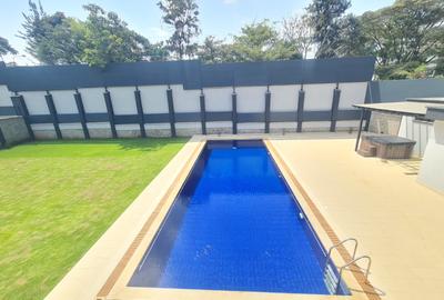 5 Bed House with En Suite at Nyari - 2