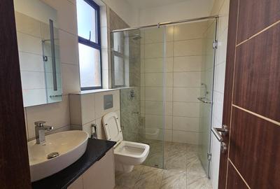 3 Bed Apartment with En Suite at Parklands Road - 4