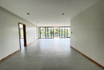 4 Bed Apartment with En Suite in Spring Valley - 3