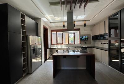 4 Bed Villa with En Suite in Runda - 3