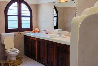 4 Bed Villa with En Suite in Watamu - 2