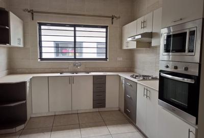 3 Bed Apartment with En Suite in Rhapta Road