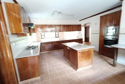 4 Bed Townhouse with En Suite in Spring Valley - 4