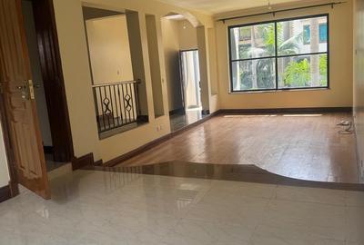 5 Bed Townhouse with En Suite in Brookside - 4