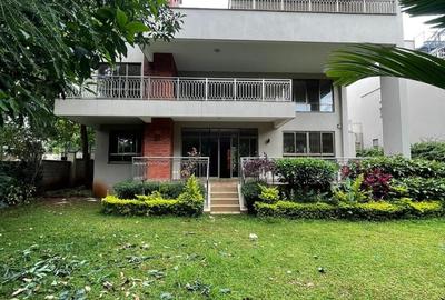 5 Bed Villa with En Suite in Lavington
