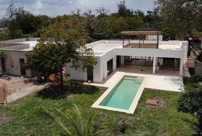 3 Bed Villa with En Suite in Diani - 4