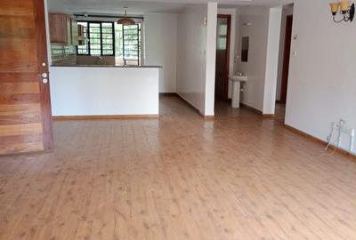 Serviced 3 Bed Apartment with En Suite in Riverside