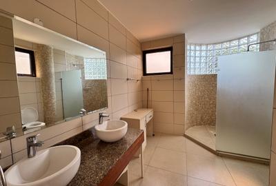 Serviced 3 Bed Apartment with En Suite in Riverside - 2