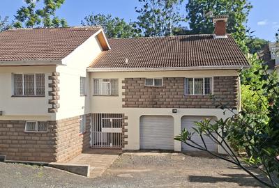 5 Bed Townhouse with En Suite in Spring Valley - 3