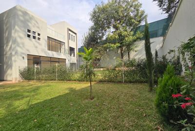 5 Bed House with En Suite in Lavington