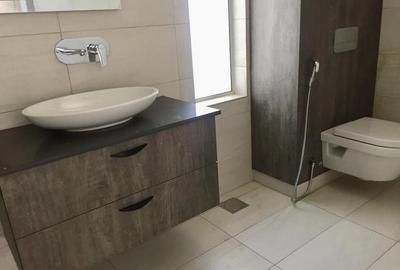 2 Bed Apartment with En Suite at Rhapta Rd