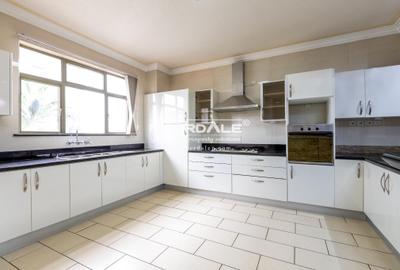 3 Bed Apartment with En Suite in Parklands