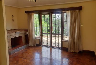 4 Bed House with En Suite in Runda