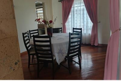 5 Bed House with En Suite in Lavington - 3