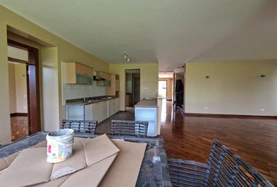 4 Bed Townhouse with En Suite in Ridgeways - 2