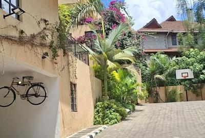 5 Bed House with En Suite at Kyuna - 2