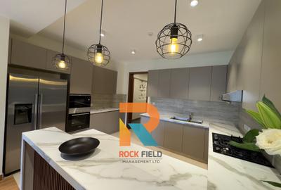 3 Bed Apartment with En Suite in Riverside - 4