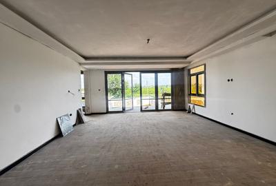 5 Bed House with En Suite in Runda