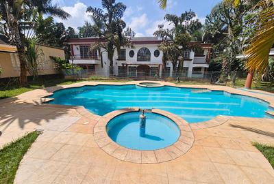 5 Bed House with En Suite in Nyari