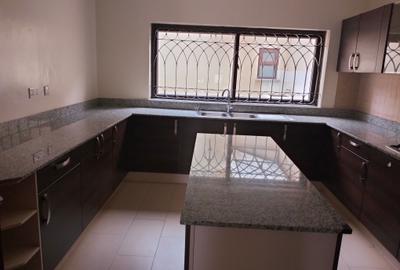 5 Bed Townhouse with En Suite in Lavington