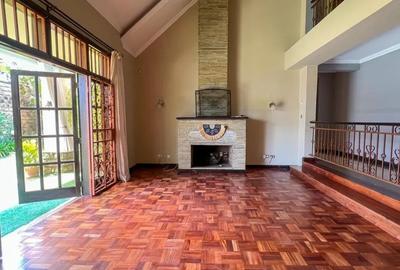 4 Bed Townhouse with En Suite in Rosslyn - 2