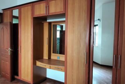 4 Bed Townhouse with En Suite in Westlands Area