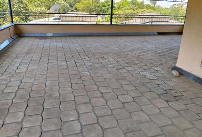 5 Bed Townhouse with En Suite in Lavington