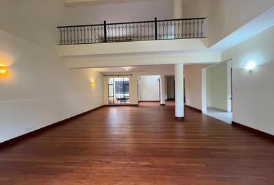 5 Bed Townhouse with En Suite in Lavington - 2