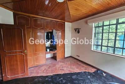 5 Bed House with En Suite in Nyari