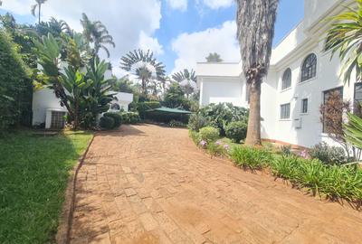 5 Bed House with En Suite at Nyari - 3