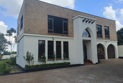 5 Bed House with En Suite at Runda