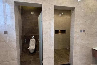 5 Bed Villa with En Suite in Lavington - 2